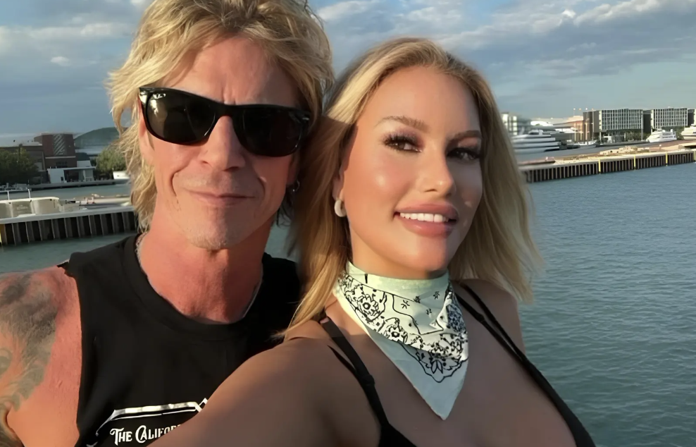guns-and-roses-bass-player-duff-mckagan-married-the-model-when-she-was-19-years-old-and-lives-happily-in-a-mansion-in-nyc