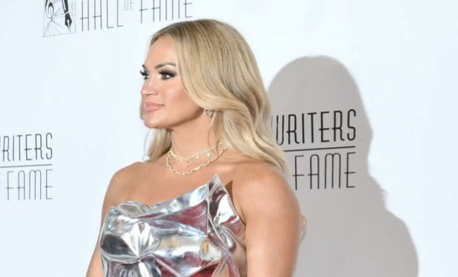 ‘she-has-better-taste-than-that!’:-fans-react-to-carrie-underwood-showing-legs-in-high-slit-metallic-dress