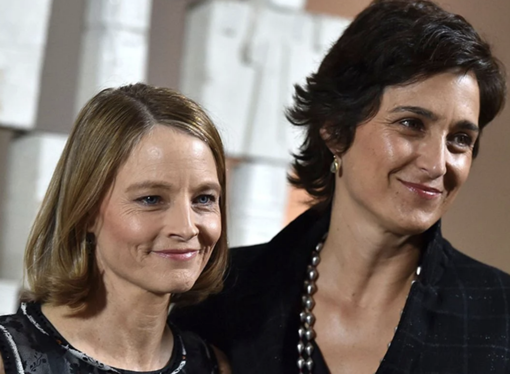 jodie-foster-hid-the-truth-about-herself-from-the-public-for-over-35-years