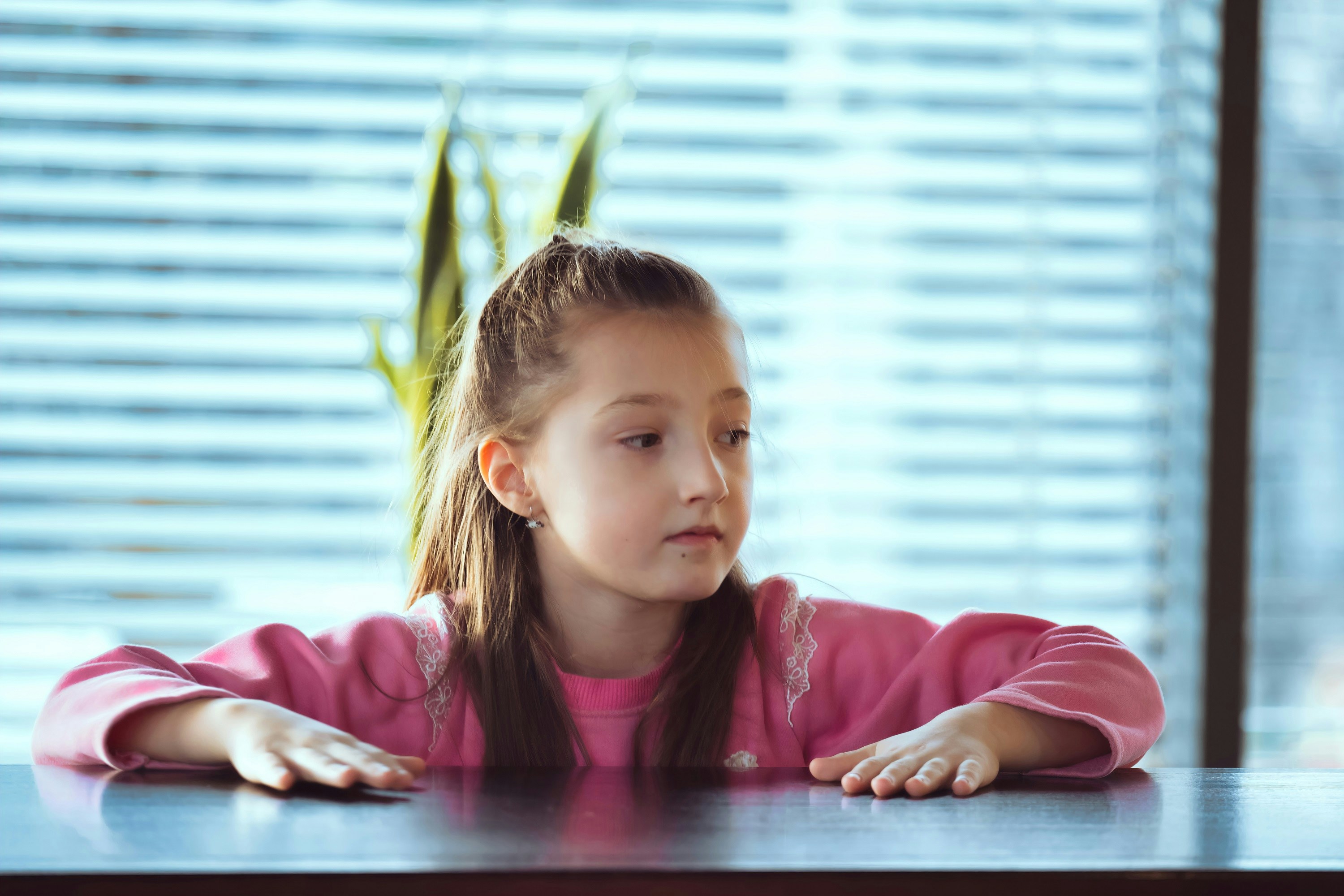 A curious little girl | Source: Unsplash