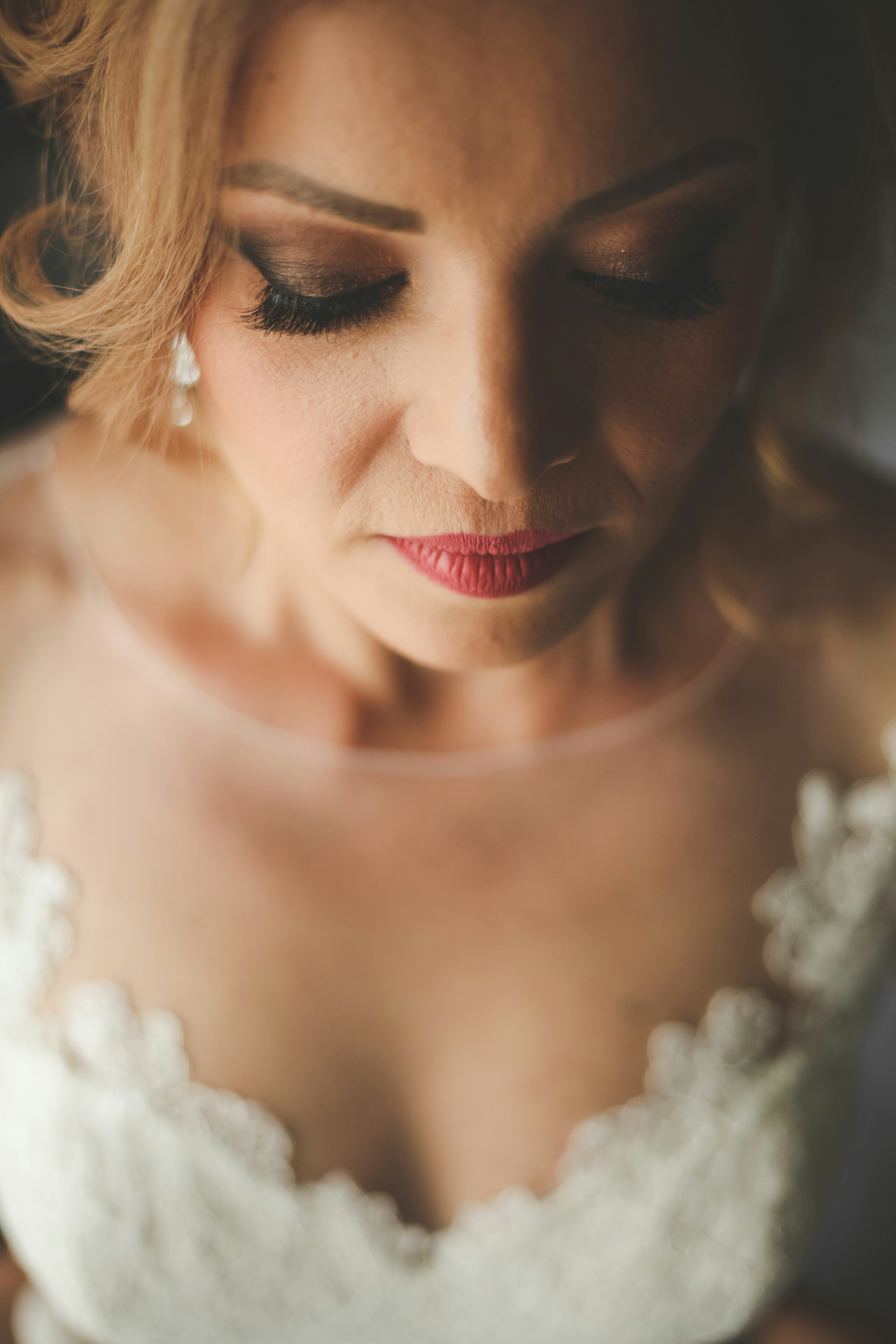 A serious-looking bride | Source: Unsplash